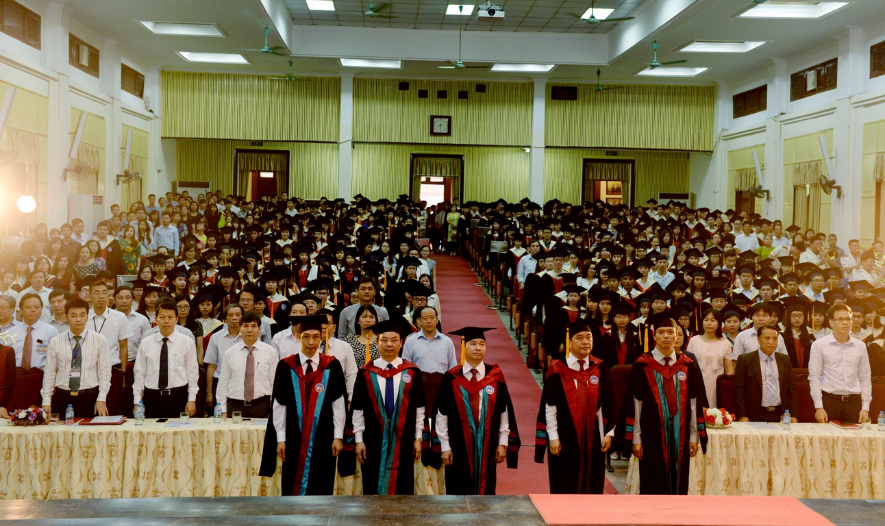 Lễ trao bằng tốt nghiệp đại học từ xa
